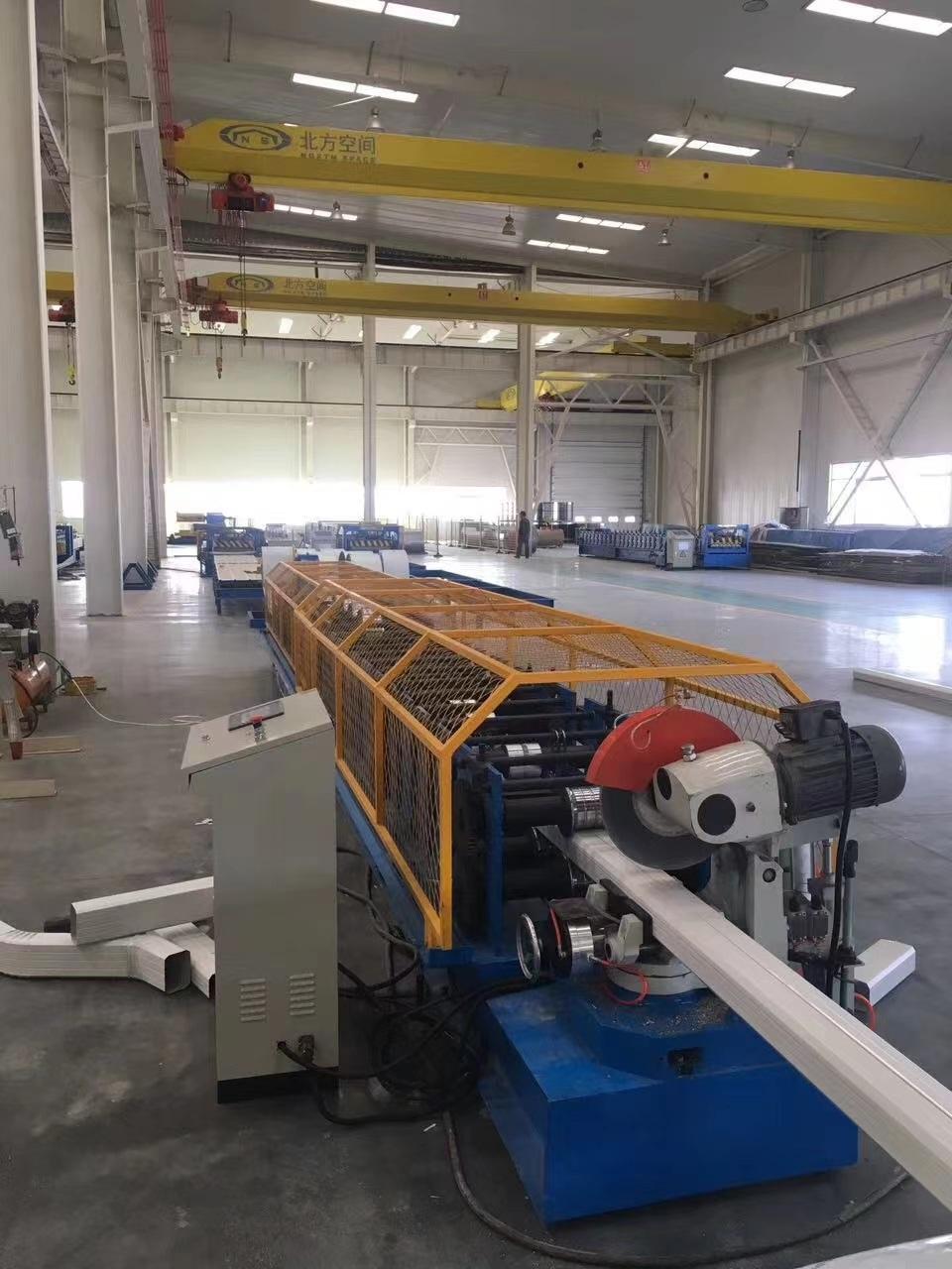 China Forward Trapezoidal Roofing Sheet Roll Forming Machine