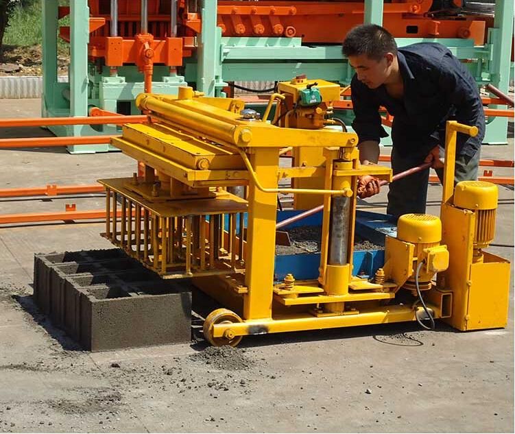 Manufacturer Supply Qt40-3A Small Egg Laying Mobile Sand Fly Ash Hollow Paving Curbstone Solid Cement Concrete Brick Making Machine with Block Mould for House