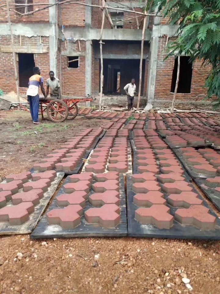 Construction Machinery Qt4-18 Medium Scale Automatic Hydraulic Concrete Brick/ Block Making Machine in Bangladesh for Hollow Paver Bricks