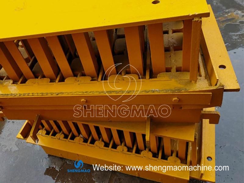 Popular Qt4-24 Small Hollow Block Brick Making Machine with Low Cost