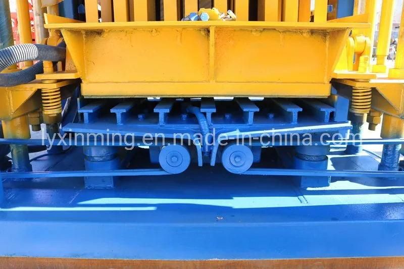 Qt4-18 Vibrating Hydraulic Press Concrete Paver Mould Cement Brick Making Machine