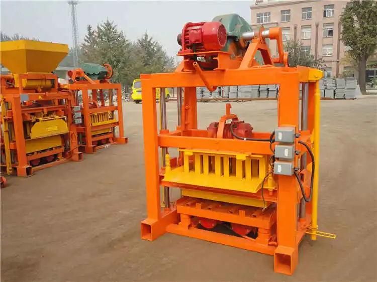 Qtj4-40 Concrete Cement Hollow Solid/Paver Block Making Machine with Vibrator